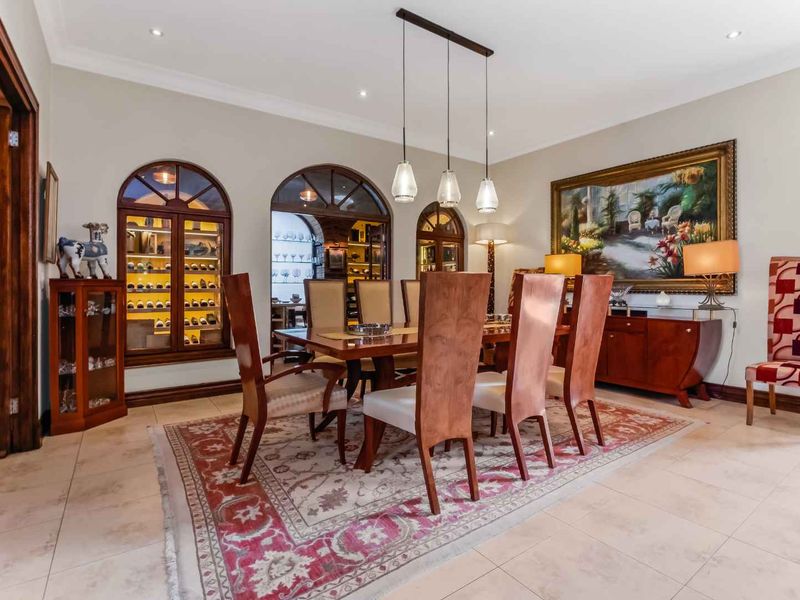 DESIRABLE MOVE-IN READY FAMILY HOME - NESTLED IN THE QUIET HAWTHORN VILLAGE ESTATE - Photo 6