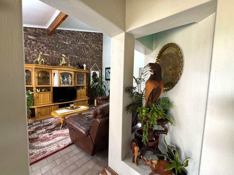 3 Bedroom HOUSE FOR SALE in ELARDUSPARK, Pretoria East - Photo 8