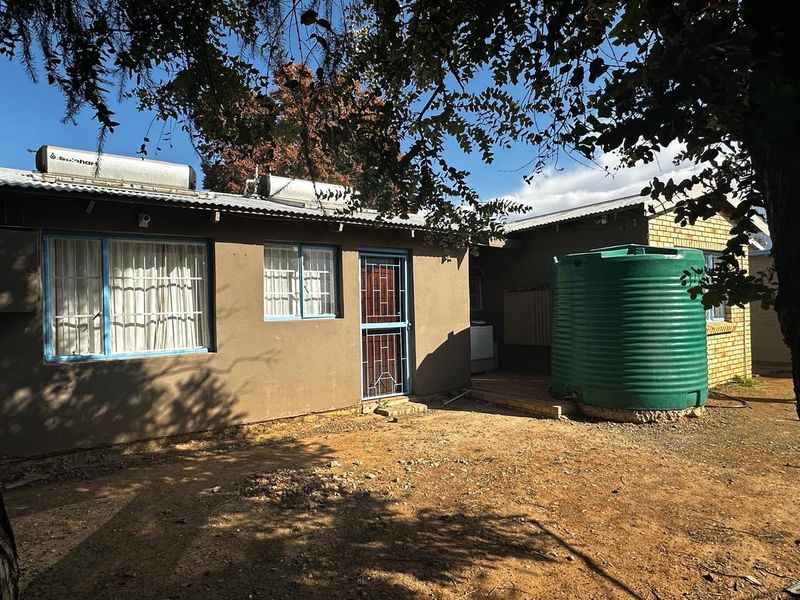 Ultimate Student Living - Photo 8