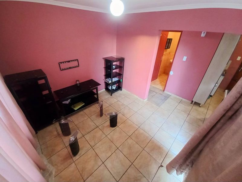 Three bedrooms house for sale in Atteridgeville - Photo 7