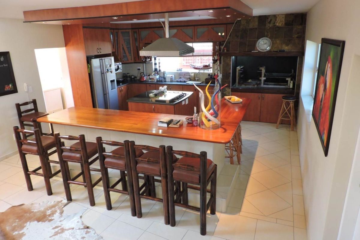 LUXURY DOUBLE STOREY HOUSE NEAR THE BEACH - Photo 2