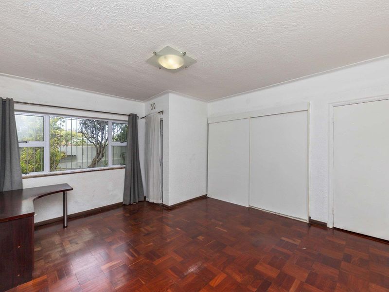 Outstanding Opportunity - Airbnb- & Pet Friendly,Spacious Garden Apartment with Garage - Photo 5