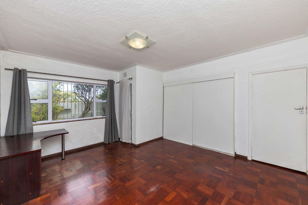Outstanding Opportunity - Airbnb- & Pet Friendly,Spacious Garden Apartment with Garage - Photo 5