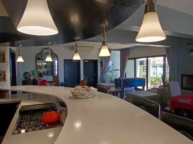 Modern Hilltop Home with Panoramic Windhoek Views - KLEINE KUPPE - Photo 4