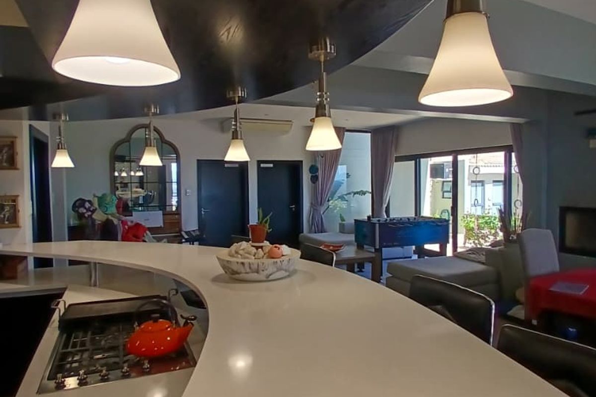 Modern Hilltop Home with Panoramic Windhoek Views - KLEINE KUPPE - Photo 4