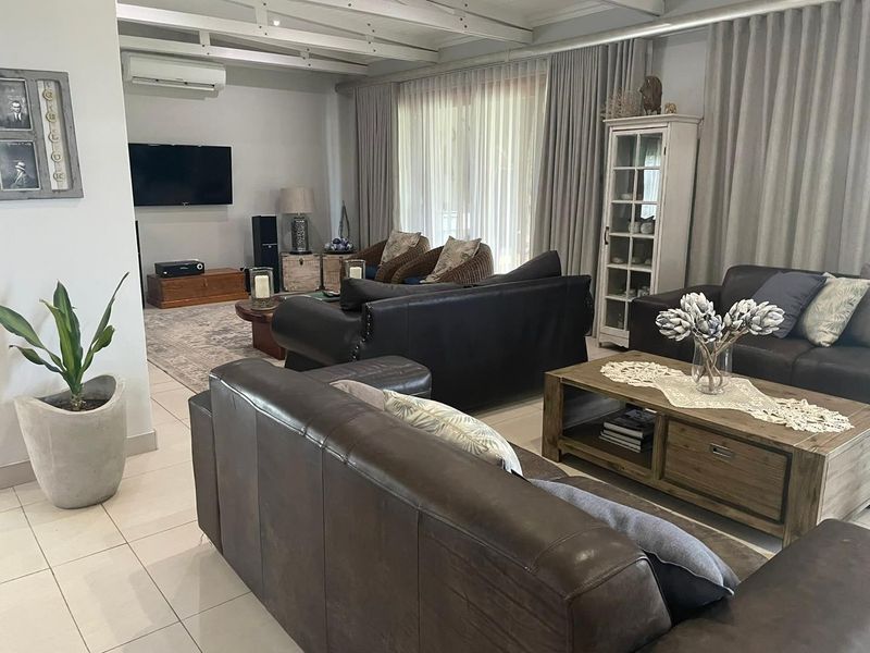 Truly impressive double-storey home - spacious, luxurious and one of a kind!!! - Photo 7