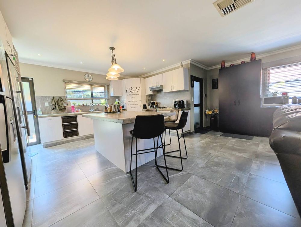 Open-plan kitchen 