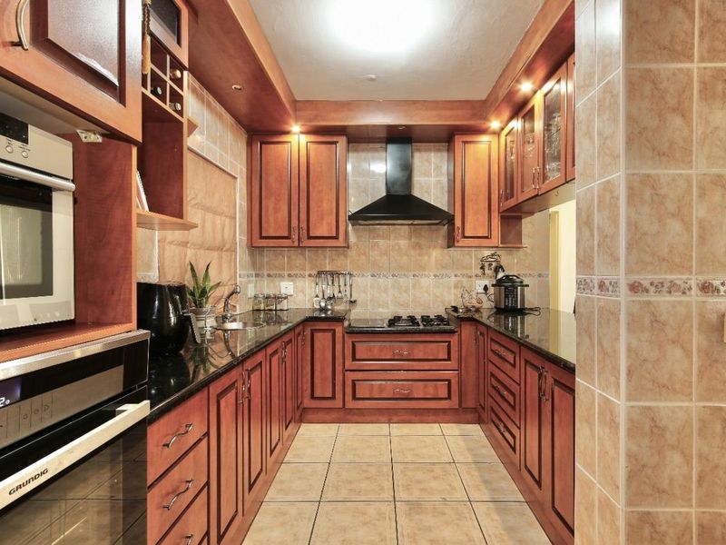 Large property! Refined Coastal Living Steps from the Sand – Sunset Beach Elegance - Photo 7