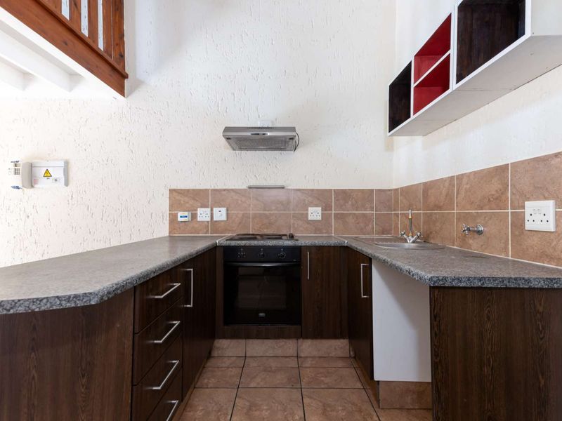 TOP FLOOR LOFT APARTMENT, BOASTING LOADS OF NAURAL LIGHT AND IN A FANTASTIC LOCATION - Photo 5