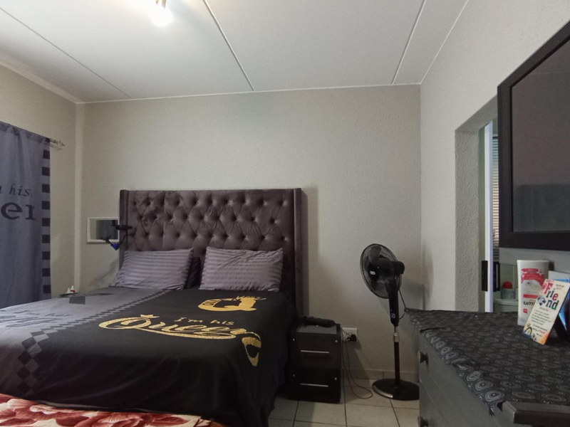 Beautiful Ground floor unit up for grabs - Photo 10