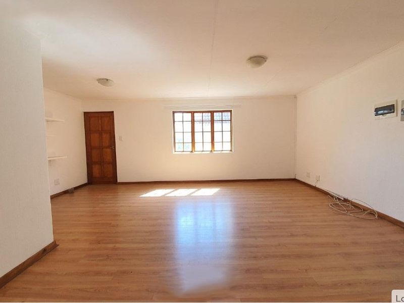 ACTIVE LIFESTYLE IN SECURE COMPLEX. - Photo 4