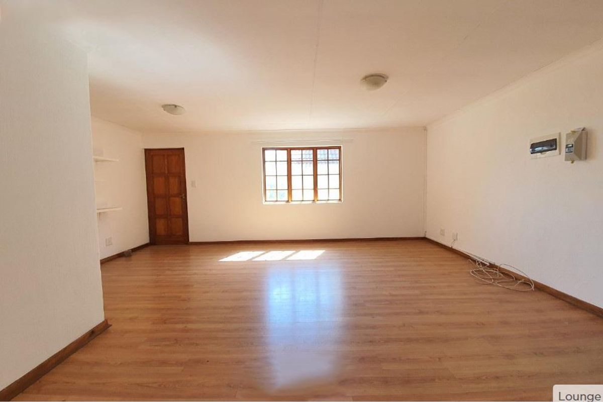 ACTIVE LIFESTYLE IN SECURE COMPLEX. - Photo 4