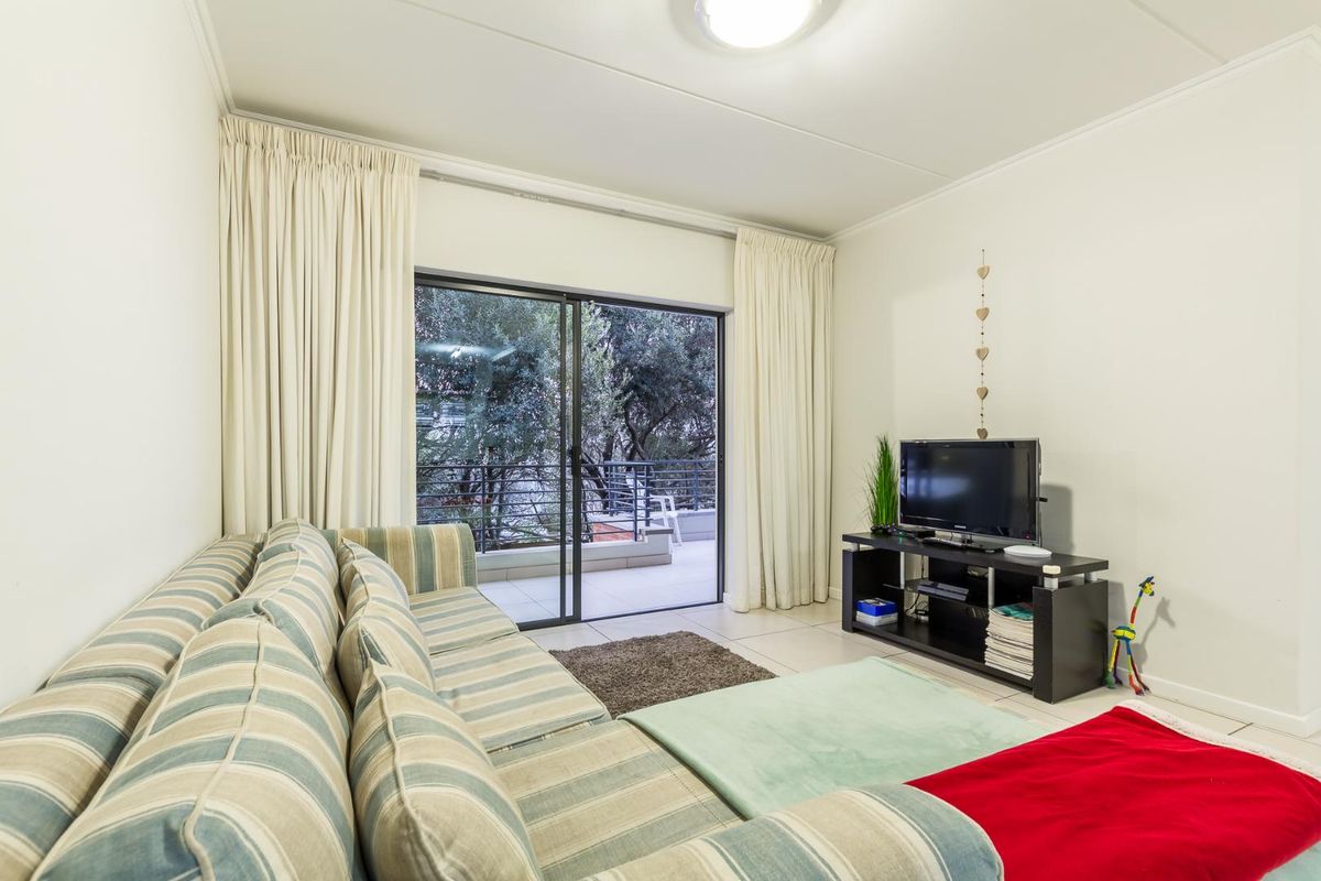 LOCK-UP AND GO LIVING AT ITS FINEST! - Photo 4