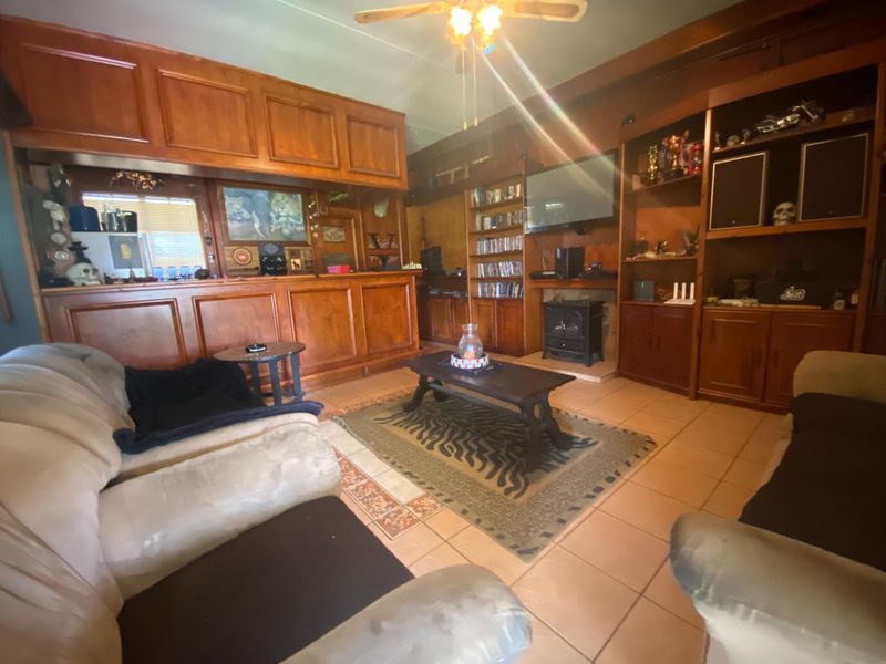 Family Home for Sale in Brackendowns - Photo 2