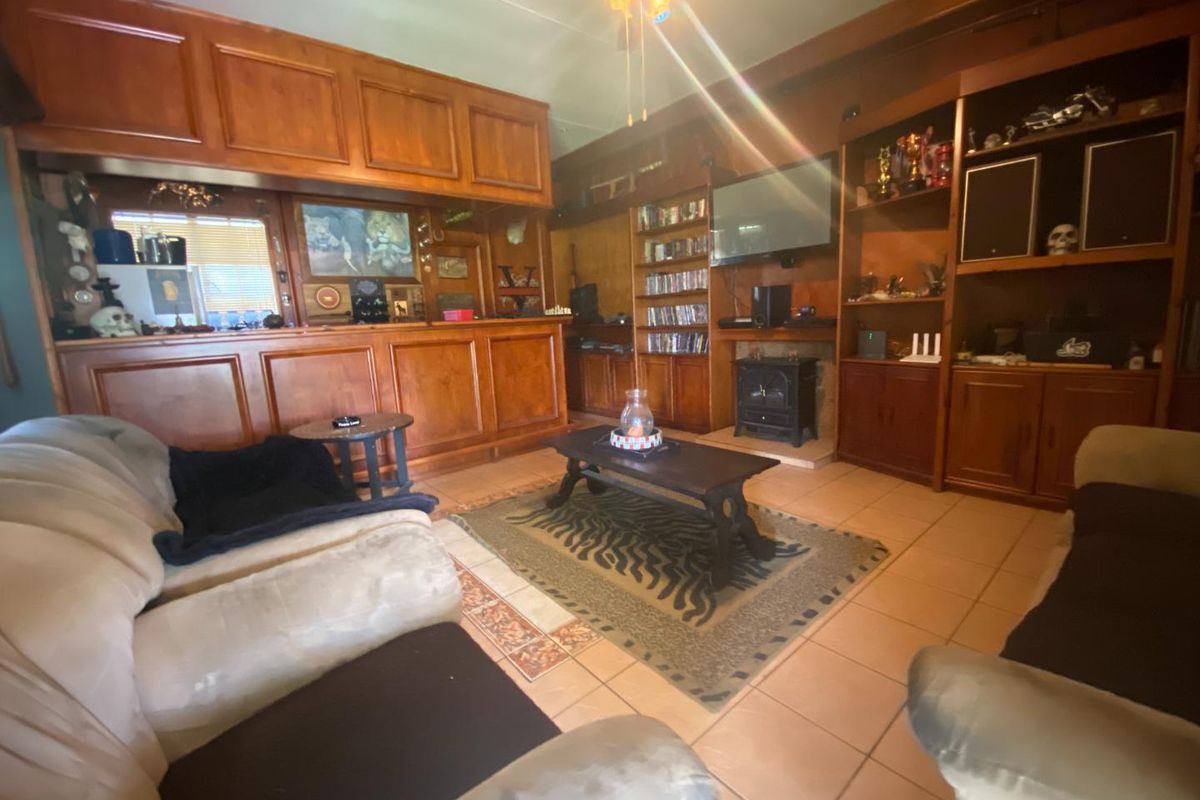 Family Home for Sale in Brackendowns - Photo 2