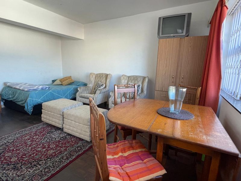 1 Bedroom Apartment in secure complex - Photo 4