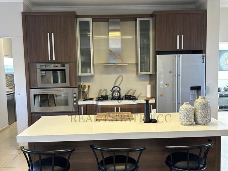 Luxurious 3-Bedroom Home with exquisite finishes in prime Meersig Area selling for N$4.9 mil - Photo 8