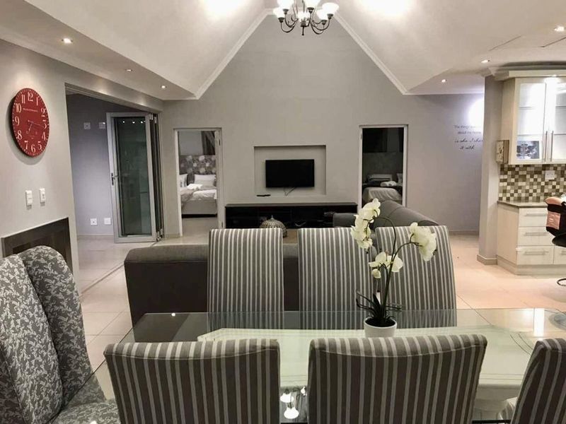 Omeya Golf Estate – Spacious 4-Bedroom Home with Garden & Security - Photo 5