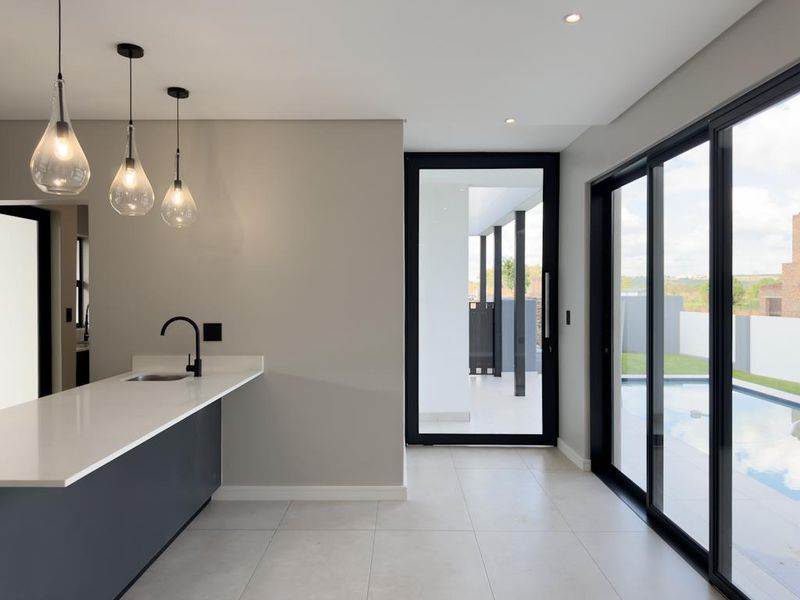 Modern Family Home in Fountainbrook Estate — Designed for Comfort and Easy Living - Photo 7