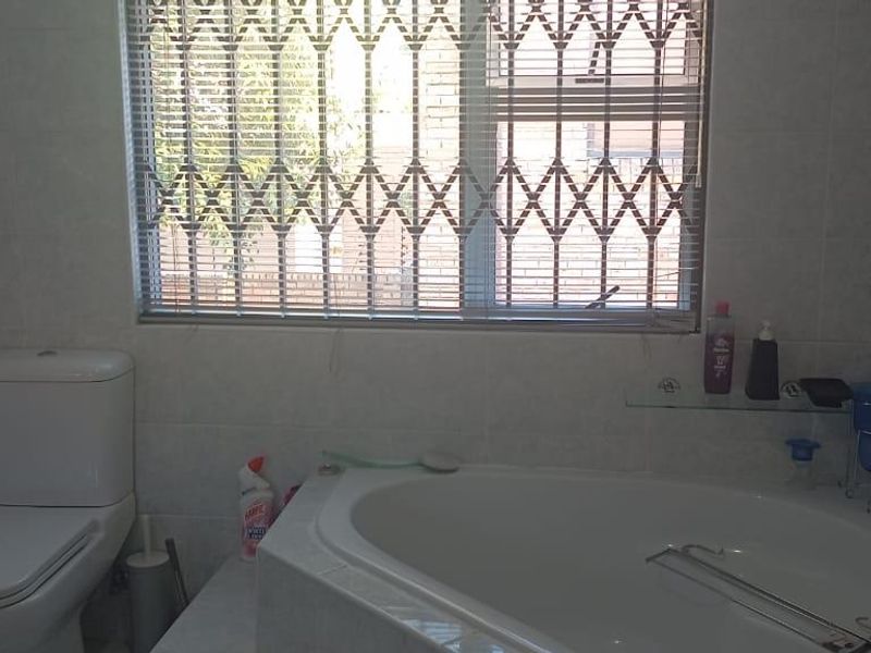 Charming three bedroom Townhouse - Photo 3