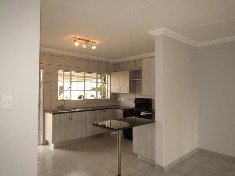 Charming Life Right Cottage in sought after Retirement Village - Photo 10