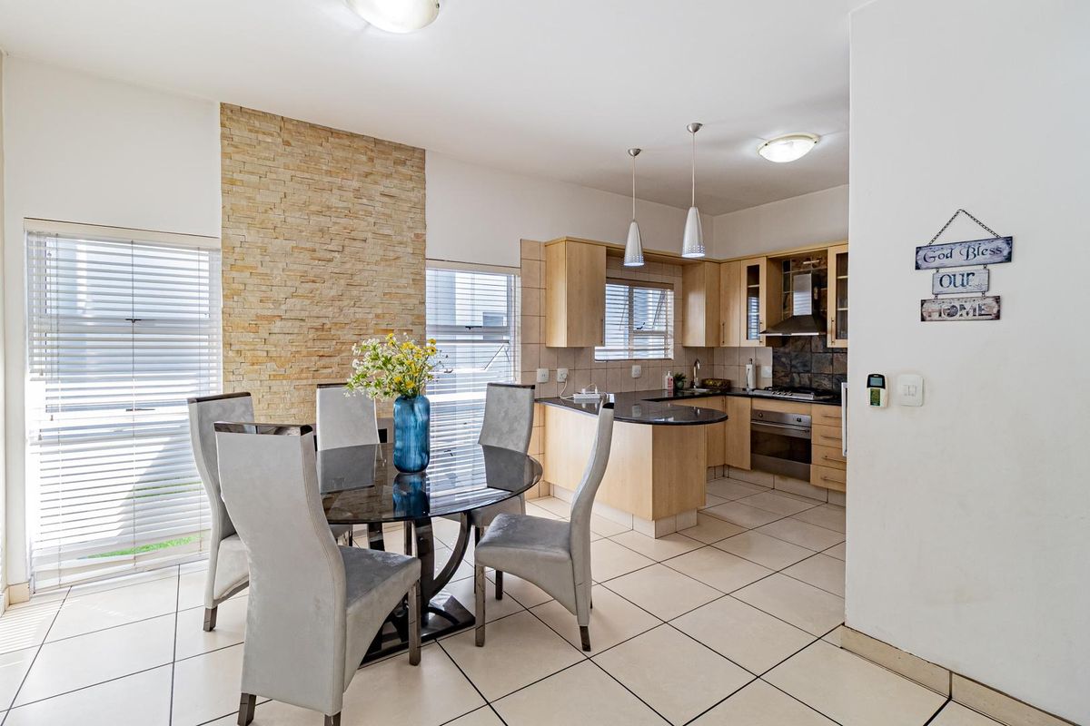 Modern Luxury Meets Secure Estate Living in the Heart of Ferndale - Photo 5