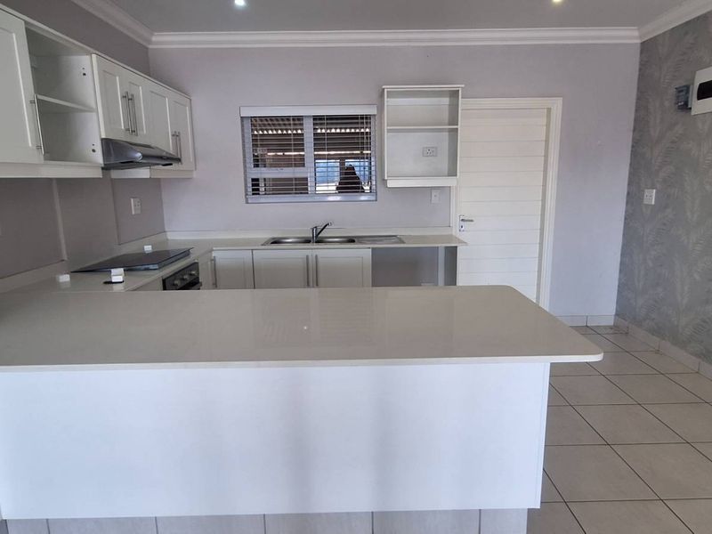 Modern 3 Bed Townhouse in Waterfall with automated Double Garage. - Photo 7