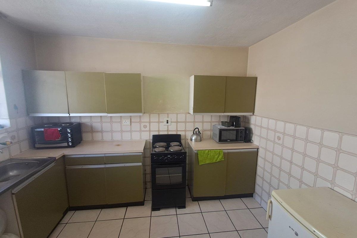 2,5 Bedroom Property In Sunnyside - Photo 2