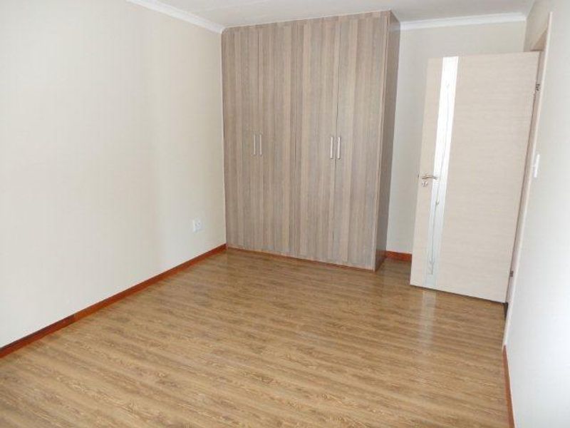 Duplex Town House walking distance to schools - Photo 5