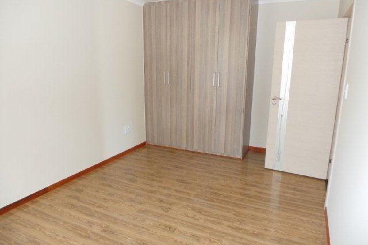 Duplex Town House walking distance to schools - Photo 5