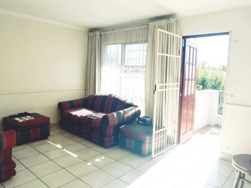 Cozy 2 Bedroom Townhouse - Perfect for 1st time Home buyer - Photo 7