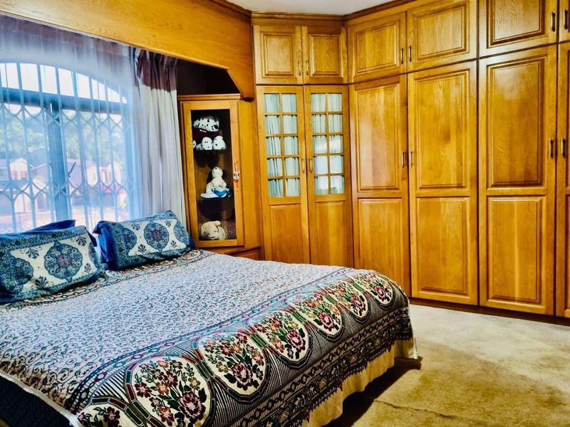 Discover Your Dream Family Oasis in Regency Park, Pinetown - Photo 5