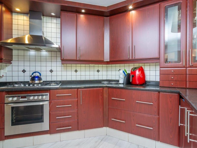 Family Living in the heart of Noordheuwel - Photo 9