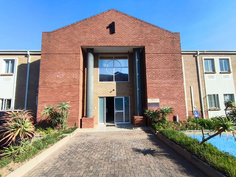 231m2 Office Space To Let in Midrand - Photo 3