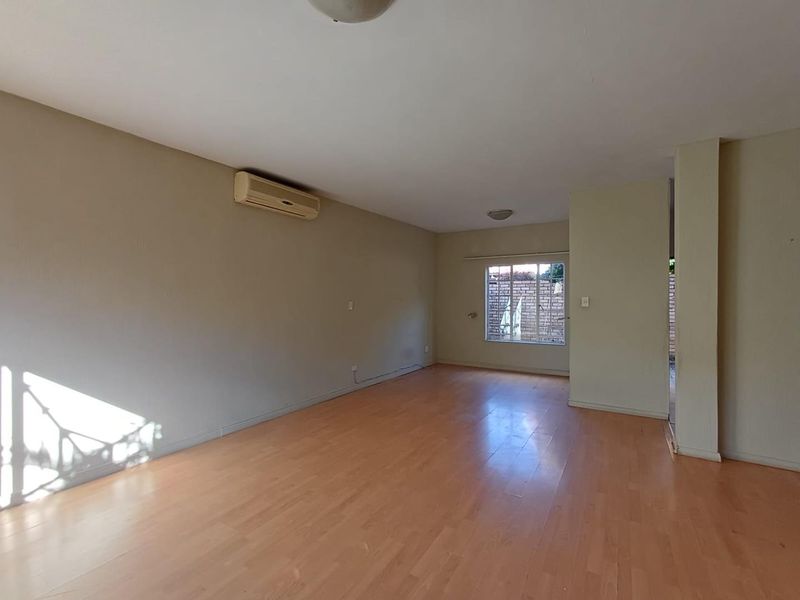 Charming Duplex Living in Sought-After Bromhof – Perfect for Families - Photo 5