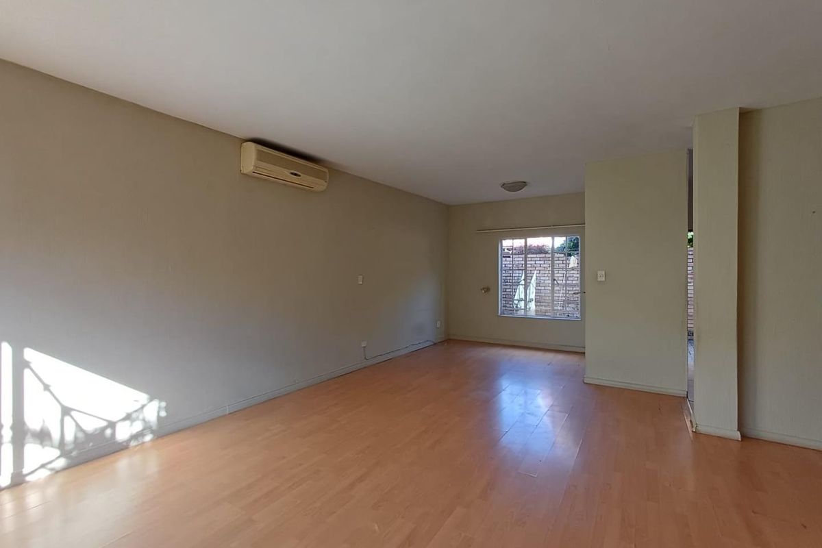 Charming Duplex Living in Sought-After Bromhof – Perfect for Families - Photo 5