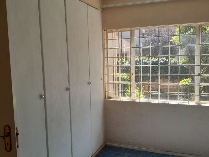 Secure complex grate location close to all amenities - Photo 9