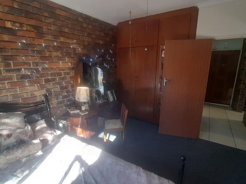 Secure & Spacious 1-Bedroom Apartment with Private Garden - Photo 9
