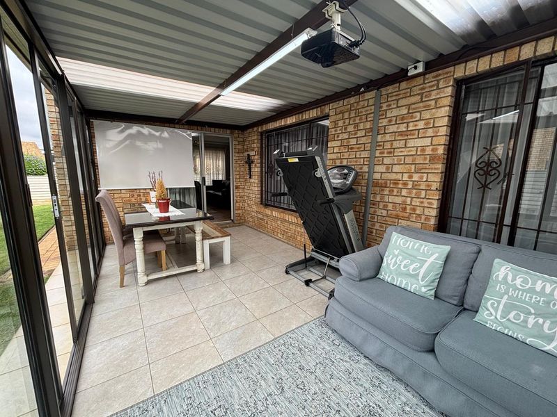 2 Bedroom Cluster for sale in Kibler Park - Photo 8