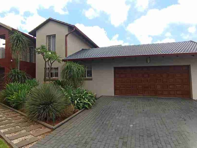 ROOIHUISKRAAL - SPACIOUS 5 BEDROOM DOUBLE STOREY FAMILY HOME - Photo 9