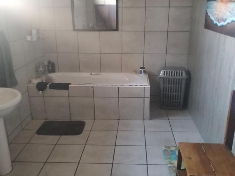 Family Home with Established Guesthouse – Great Investment Opportunity - Photo 7