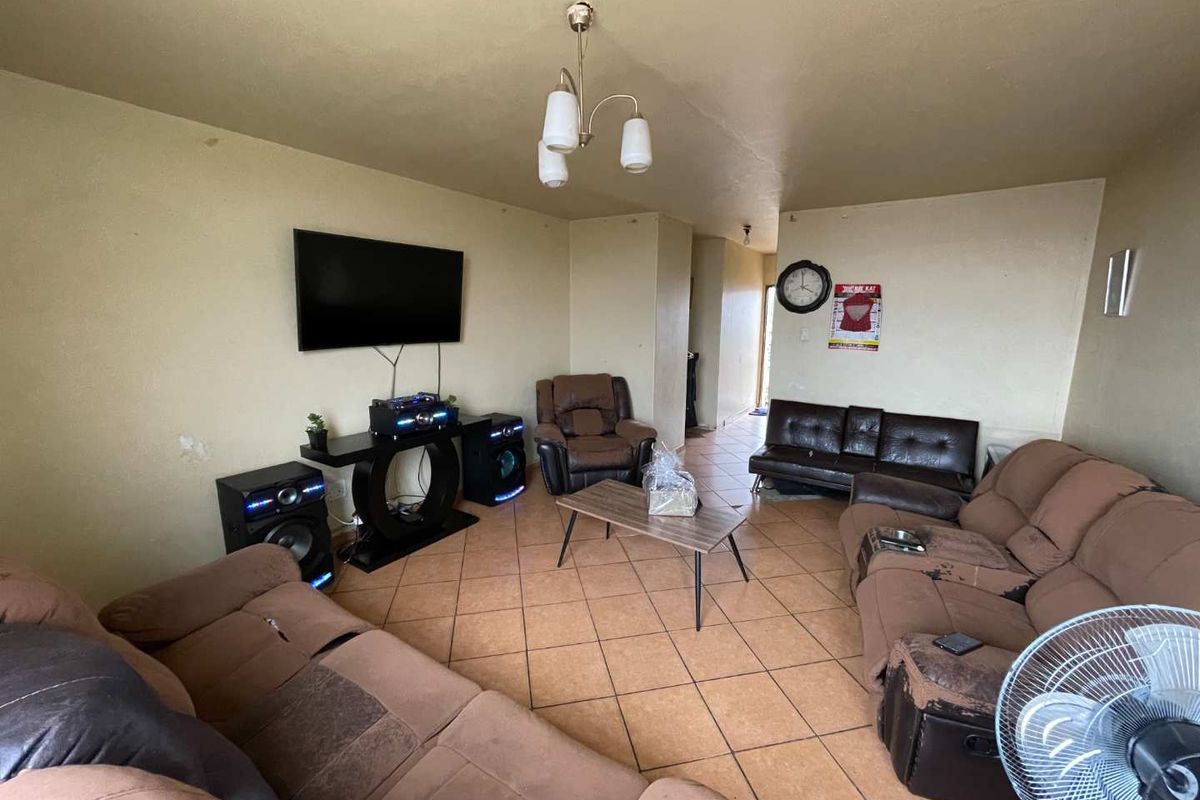2 Bedroom apartment for sale in Pretoria West - Photo 5