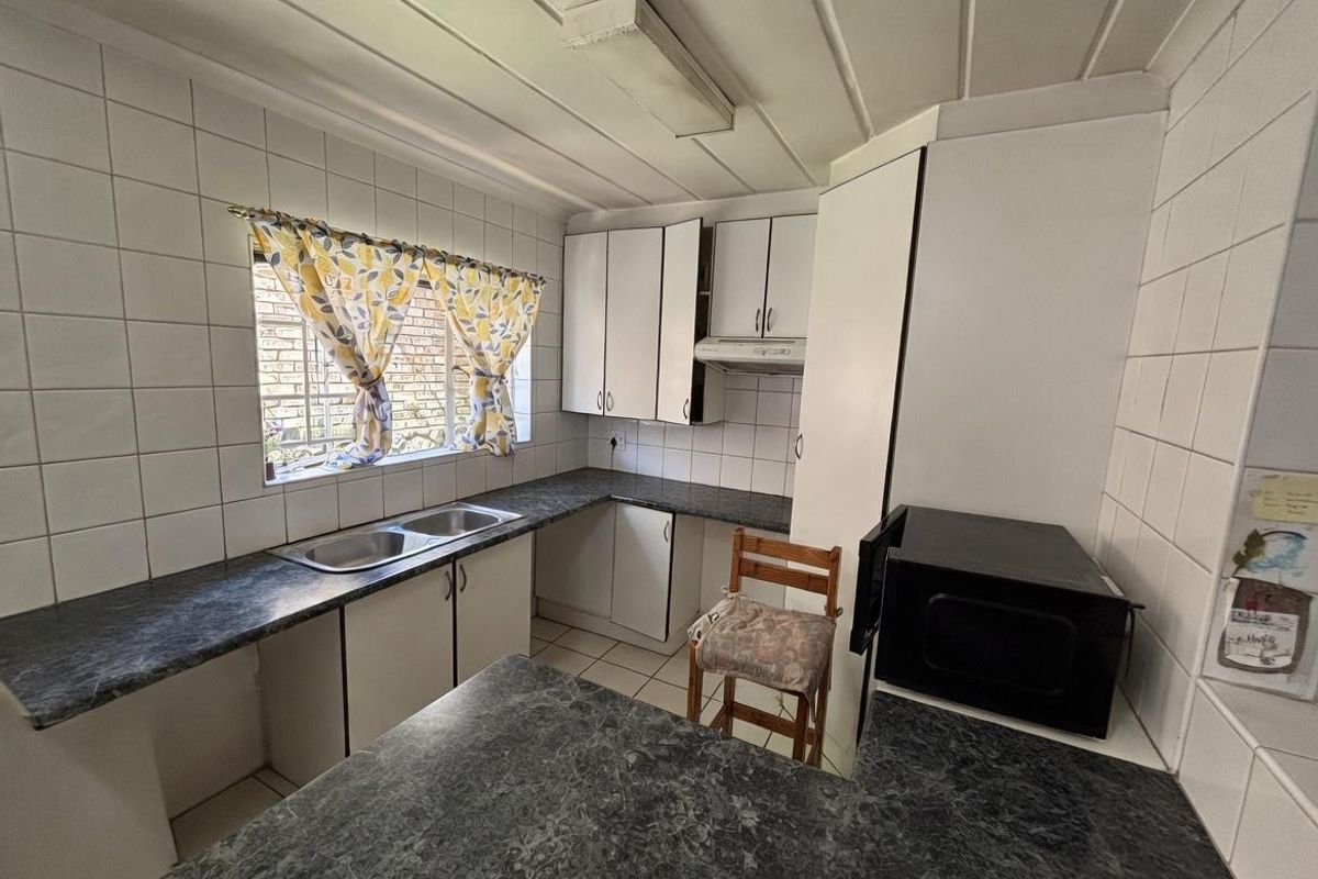 Three bedroom duplex in popular complex - Photo 3