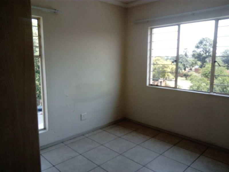 Apartment Flat for Sale in Klippoortjie Boksburg - Photo 10