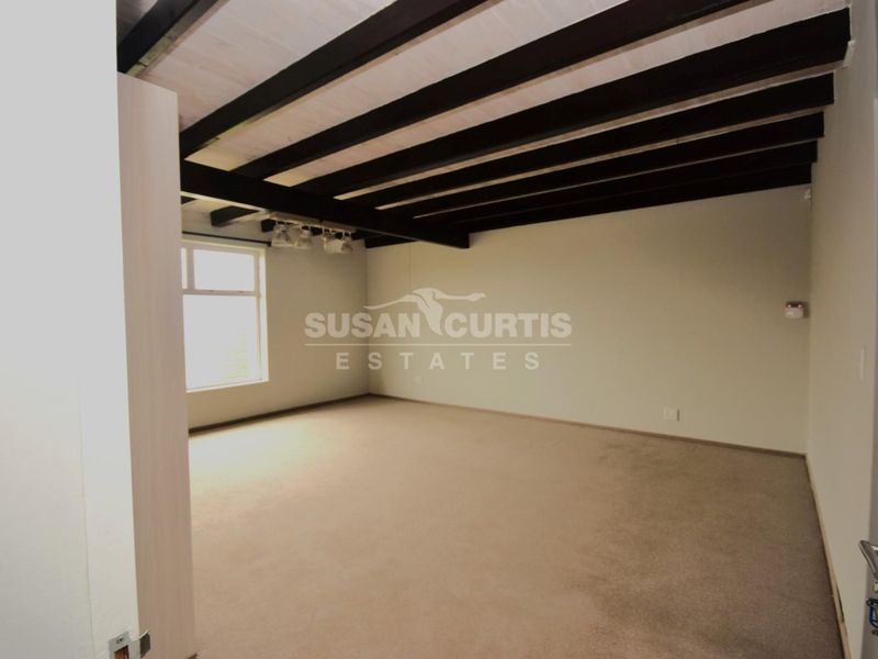 Spacious double story house near the Mall and beach - Photo 9