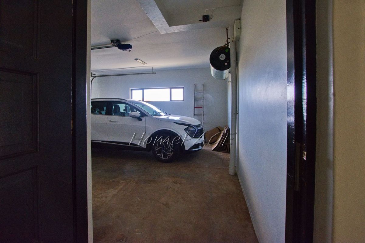 Fairway Estate, Walvis Bay: 4 Bedr double storey home with lots of space for sale - Photo 5