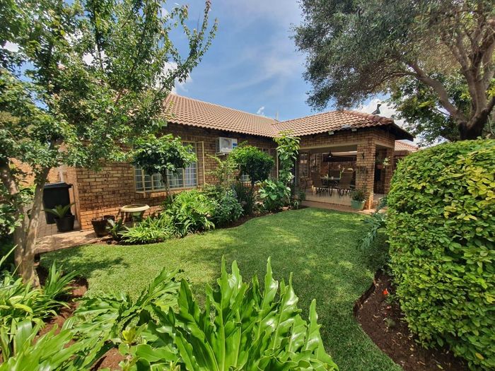 Property #2478079, Townhouse For Sale in Annlin