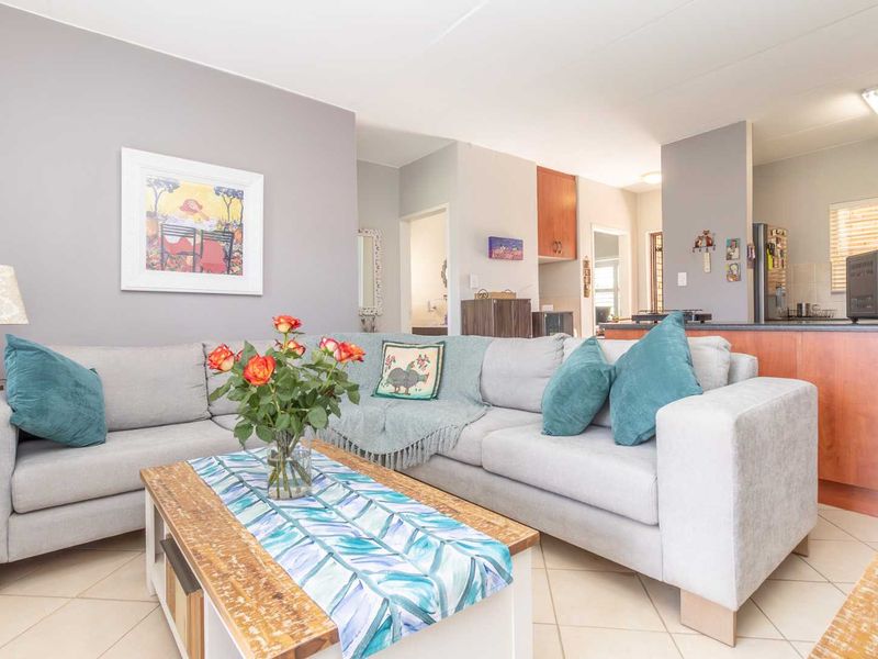 Charming Ground Floor Unit in Prime Honeypark Location - Photo 2