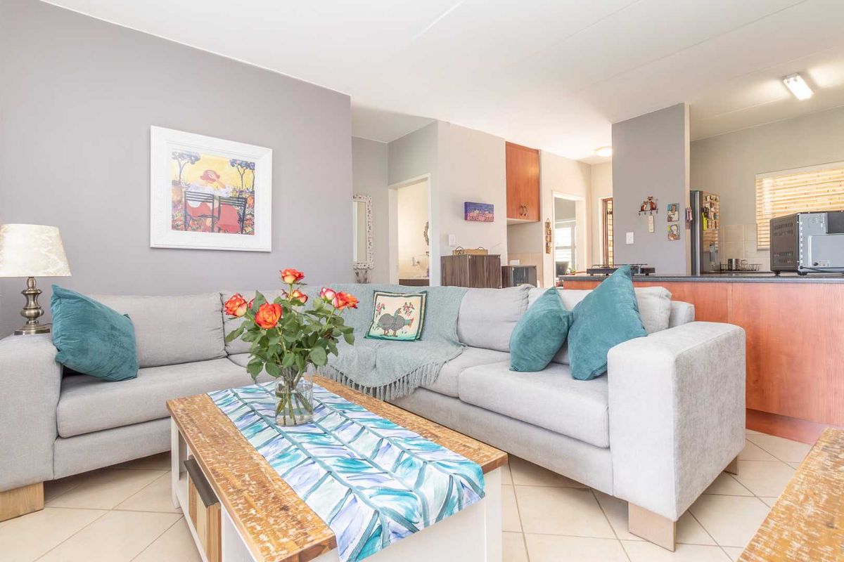 Charming Ground Floor Unit in Prime Honeypark Location - Photo 2