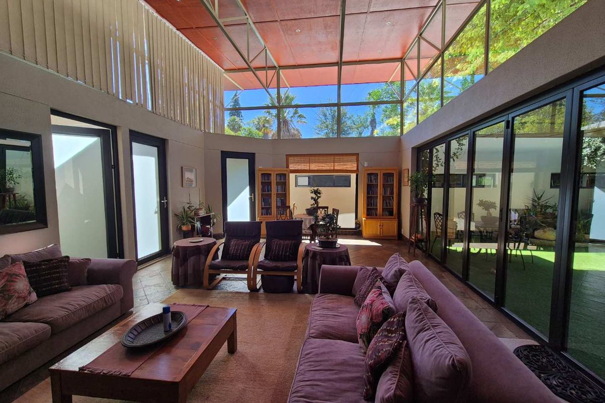 BEAUTIFUL 5 BEDROOM HOUSE WITH LOTS OF CARACTER FOR SALE KLEIN WINDHOEK - Photo 2